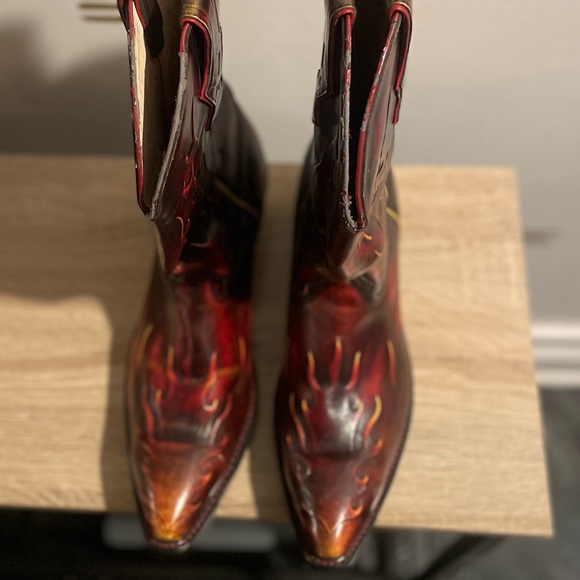 Durand go red flame boots.   Pointed toe - Picture 4 of 7